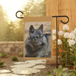 Wolf Garden Flag - Rustic Wildlife Yard Banner for Outdoor Décor